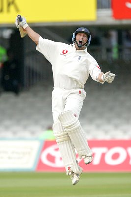 Nasser Hussain celebrates 