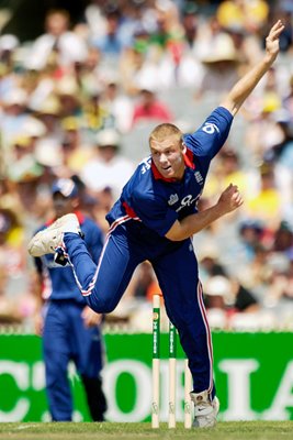 Andrew Flintoff bowls 