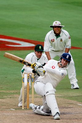 Marcus Trescothick sweeps