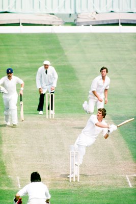  Ian Botham hooks Lance Cairns