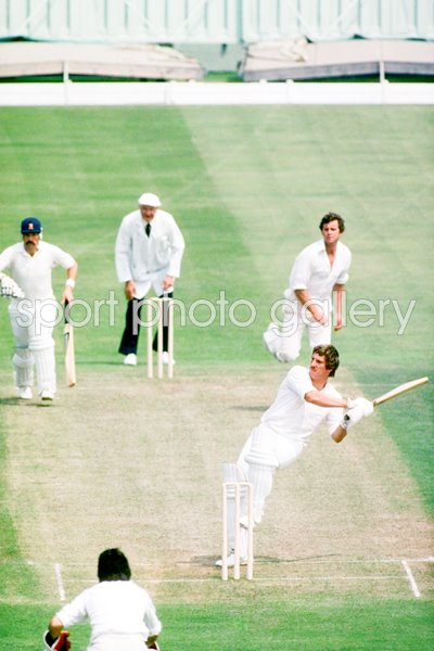  Ian Botham hooks Lance Cairns