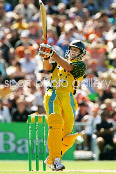 Adam Gilchrist in action 