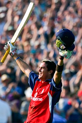 Kevin Pietersen celebrates 
