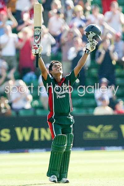 Mohammad Ashraful celebrates 
