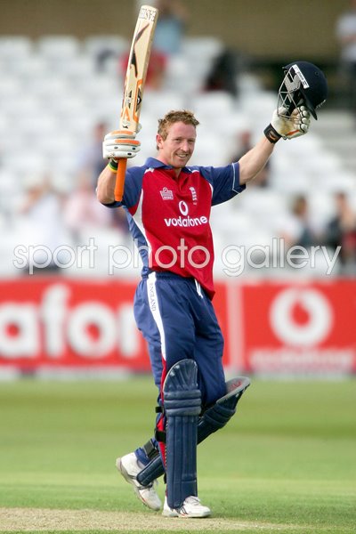 Paul Collingwood celebrates