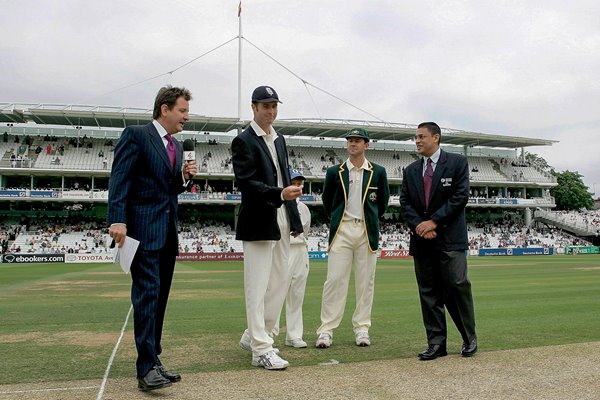 2005 Ashes get underway