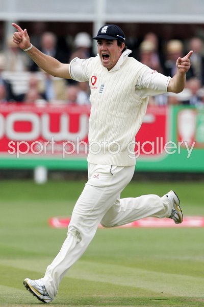 Kevin Pietersen celebrates run out 