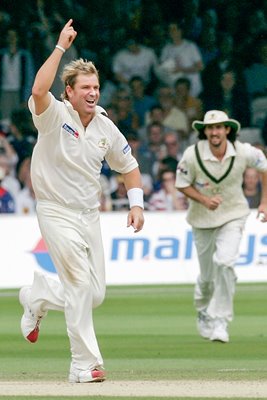 Shane Warne celebrates Lord's wicket 