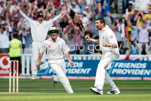 Steve Harmison and England celebrate