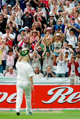 Crowd applaud Matthew Hoggard 