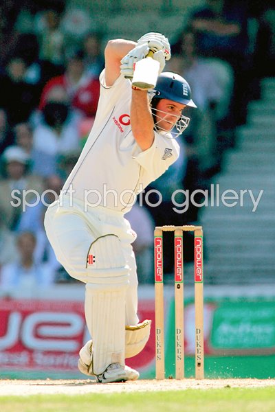 Andrew Strauss in action 