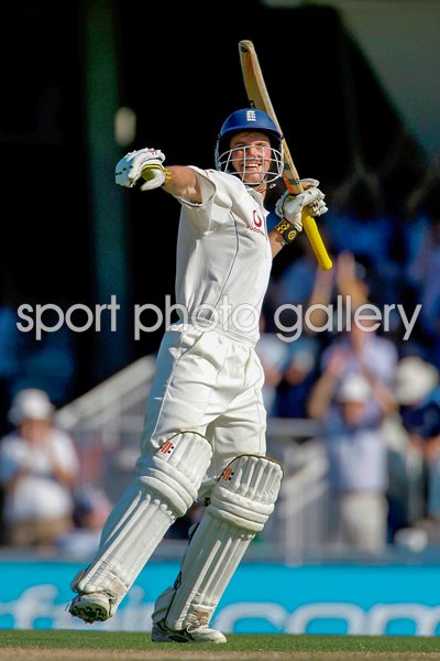 Andrew Strauss celebrates 