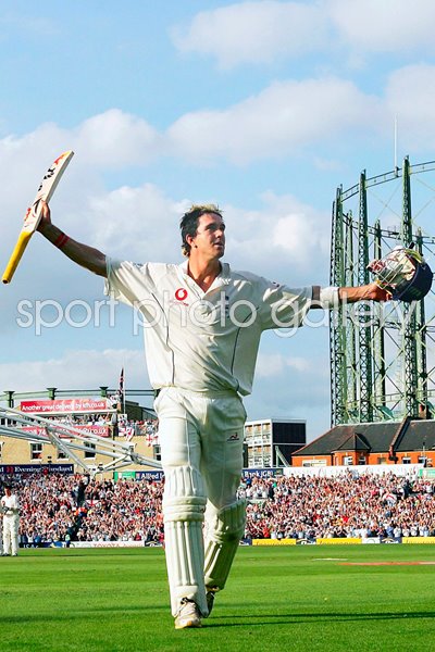 Kevin Pietersen leaves the field after century