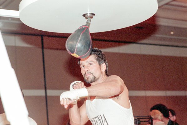 Roberto Duran Hits Speedbag