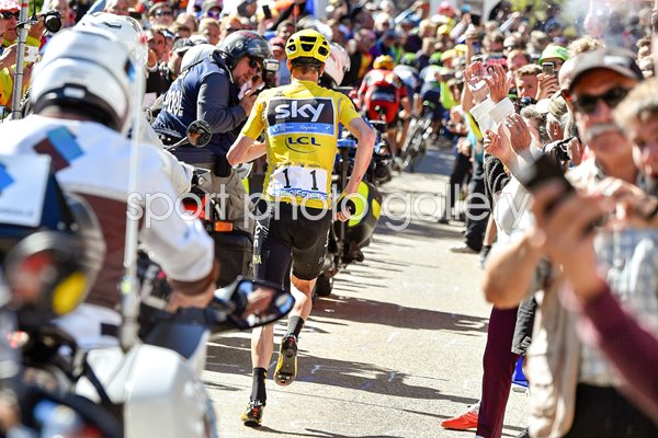  Chris Froome runs up Mont Ventoux 2016