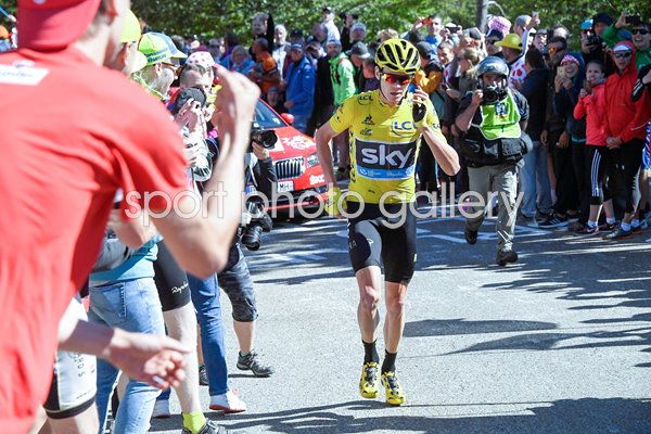 Chris Froome runs up Mont Ventoux 2016