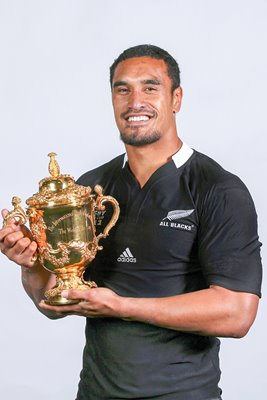 Jerome Kaino with the Webb Ellis Cup