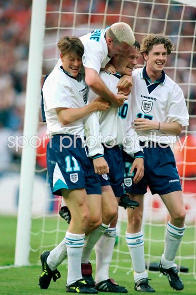 England celebrate v Holland Euro 1996