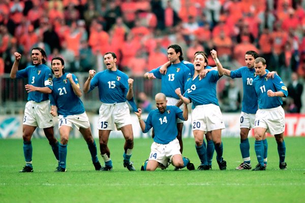 Italy celebrate Euro 2000