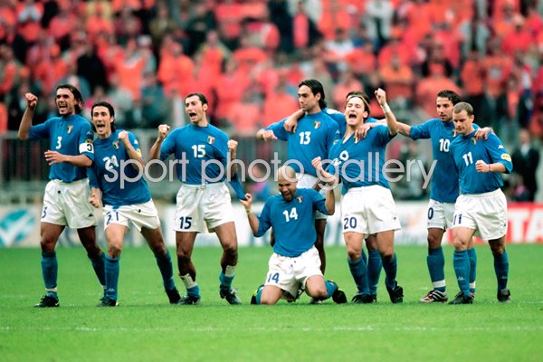 Italy celebrate Euro 2000