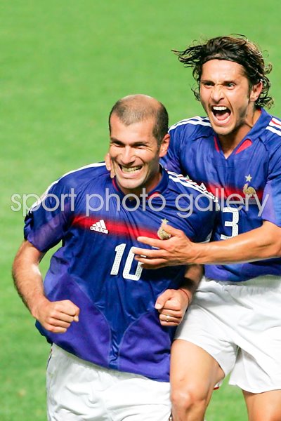 Zinadine Zadane celebrates