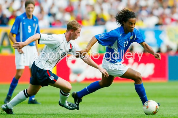 Ronaldinho v England