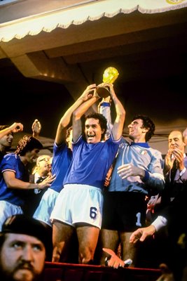 Dino Zoff lifts World Cup 1982