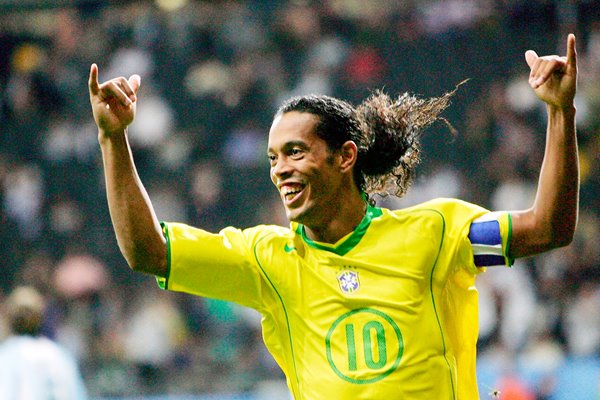 Ronaldinho celebrates