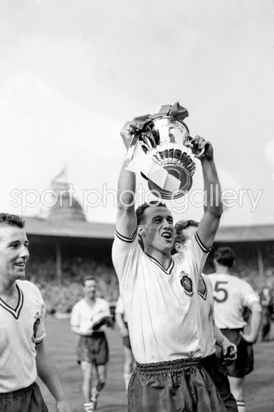 Nat Lofthouse lifts the FA Cup 1958