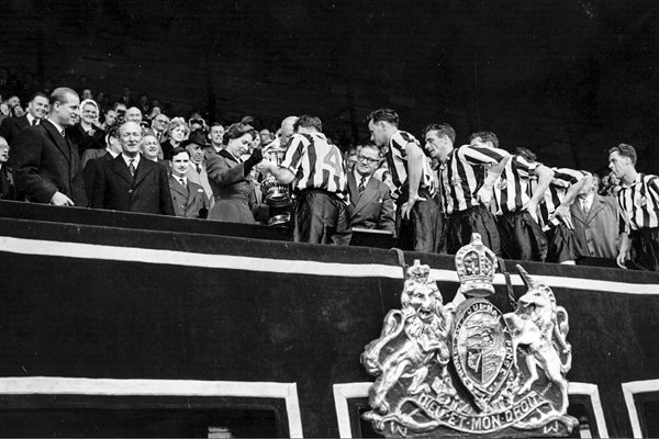Queen FA Cup to Manchester City 1955