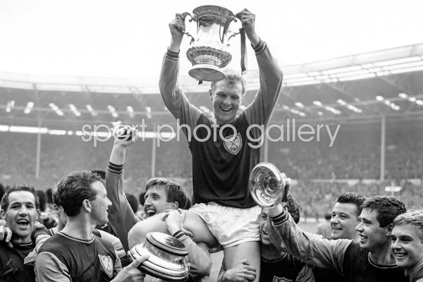 Bobby Moore West Ham FA Cup 1964