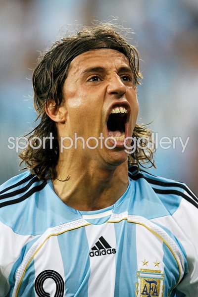 Hernan Crespo of Argentina celebrates 