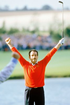 Sam Torrance of Europe celebrates 