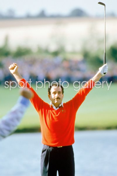 Sam Torrance of Europe celebrates 