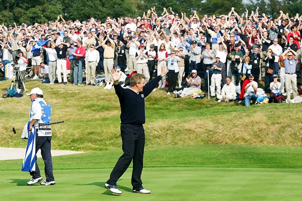 Colin Montgomerie beats Scott Hoch 5&4