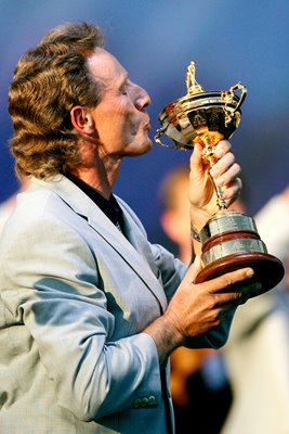 Bernhard Langer kisses the Ryder Cup 