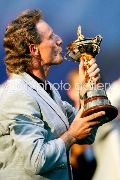 Bernhard Langer kisses the Ryder Cup 