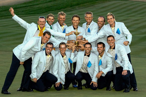 European team celebrate 2004