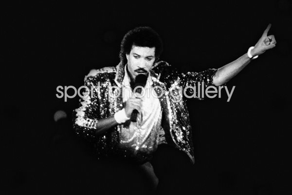 Lionel Richie Closes Olympics 1984