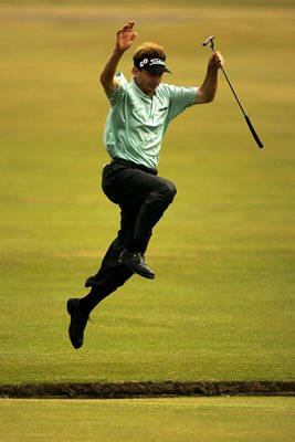 Brad Faxon leaps the Swilken Burn