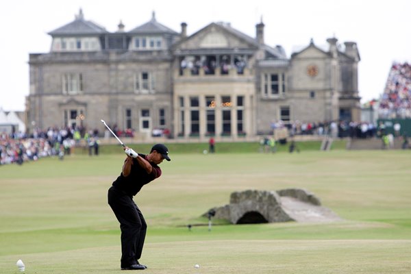 Tiger Woods 18th St Andrews 2005