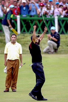 Tiger Woods celebrates 2005 Open win
