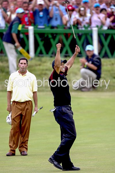 Tiger Woods celebrates 2005 Open win