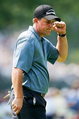 Phil Mickelson pumps his fist 