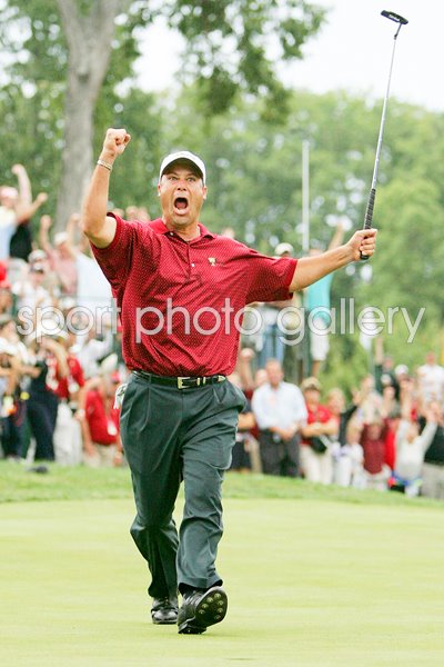 Chris DiMarco celebrates Presidents Cup