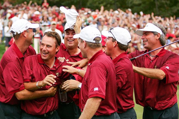 Chris DiMarco mobbed by teammates