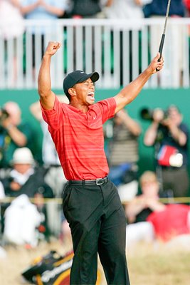 Tiger Woods celebrates 2006 Open