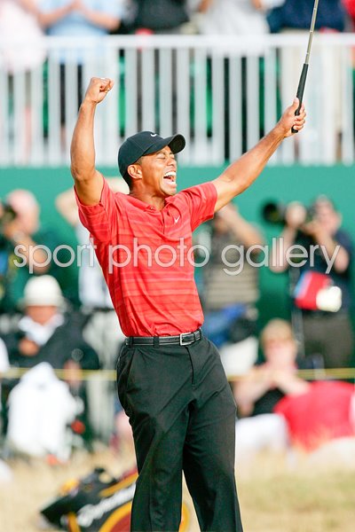 Tiger Woods celebrates 2006 Open