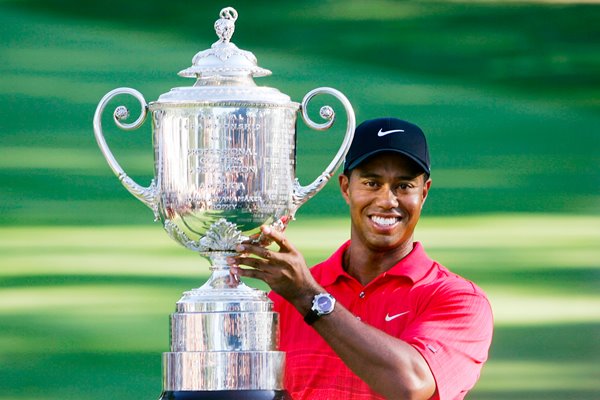 Tiger Woods holds the Wanamaker Trophy 