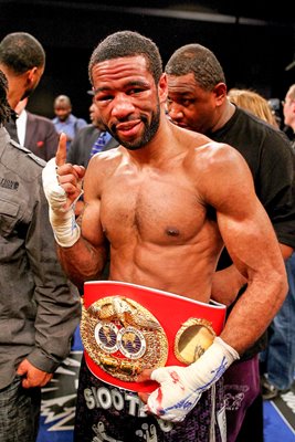 Lamont Peterson beats Amir Khan 2011